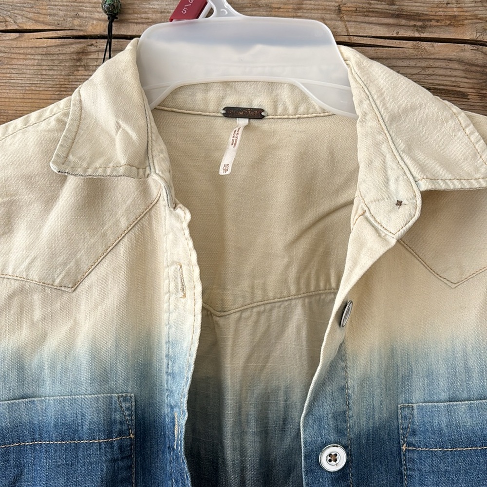 Free People Women’s Ombre Cream Blue Green Frayed Hem Denim Button Down Shirt XS - Picture 5 of 8